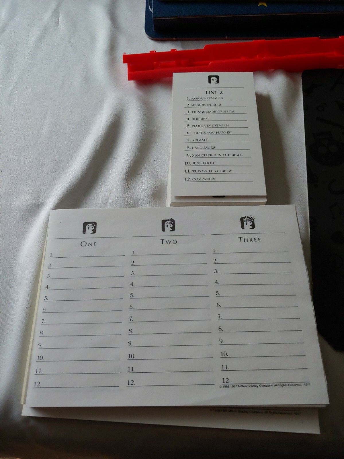 HASBRO- THE GAME OF SCATTERGORIES- pre owned- 1999 version
