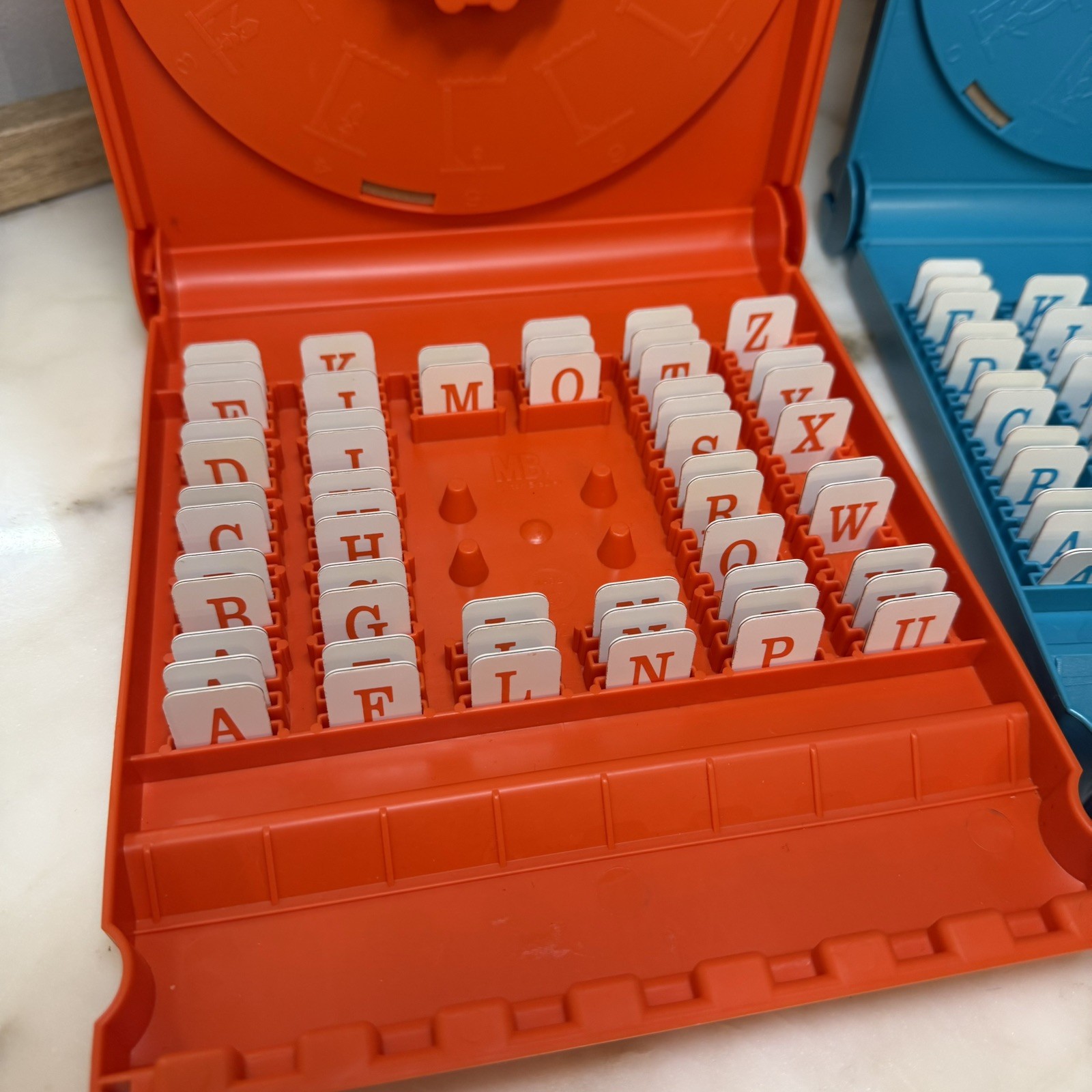 VINTAGE Hangman Milton Bradley 1988 Words Classic Game 55 red 55 blue tiles