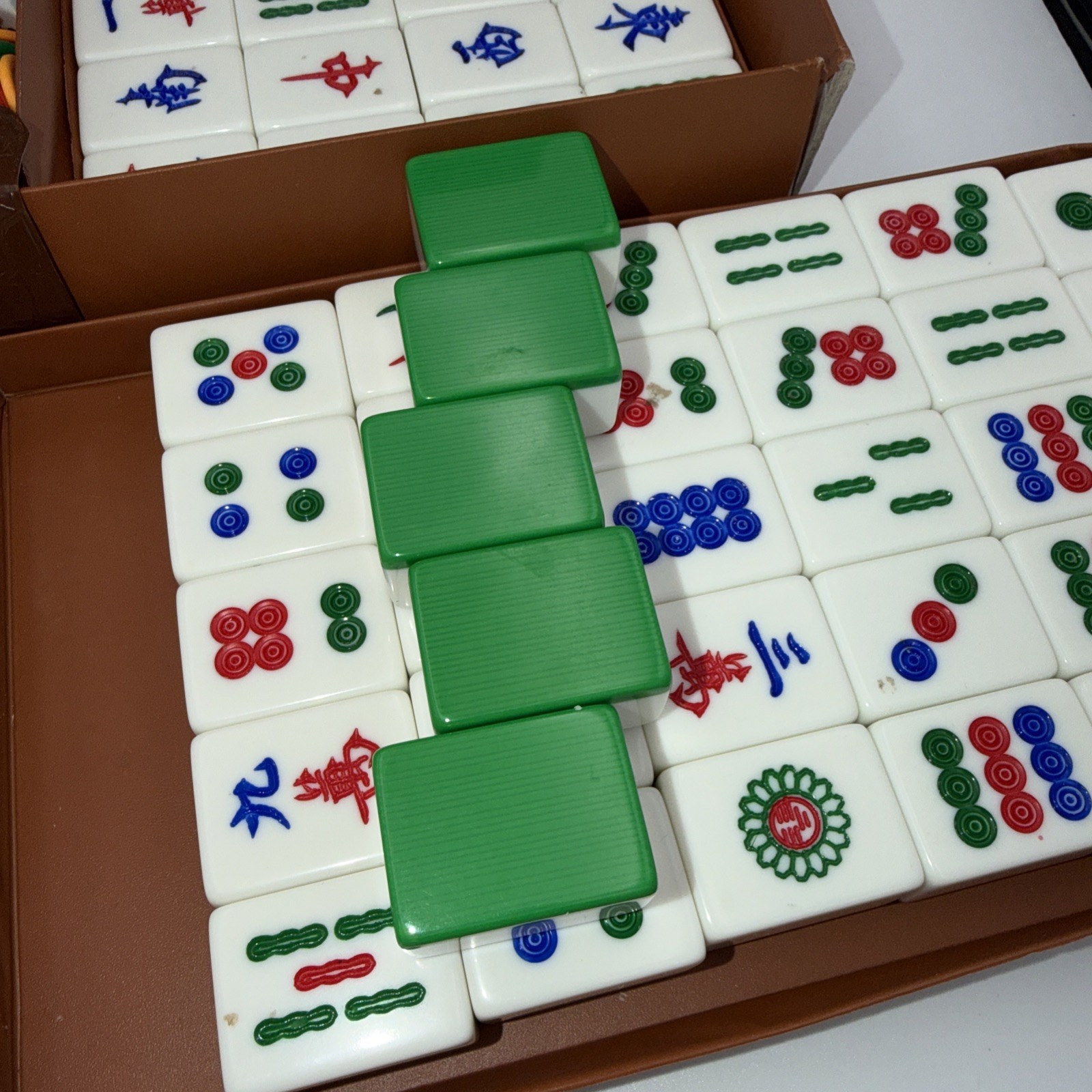 RARE!! 1960s 144 Hong Kong Stand-Alone Mahjong Set Green Backed Lucite Tiles