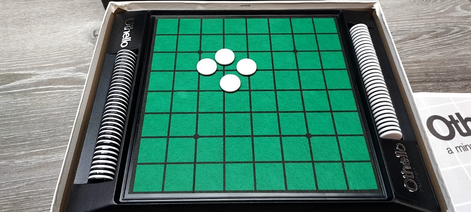 Othello Board Game A Minute to Learn, a Lifetime to Master! by Pressman 1990