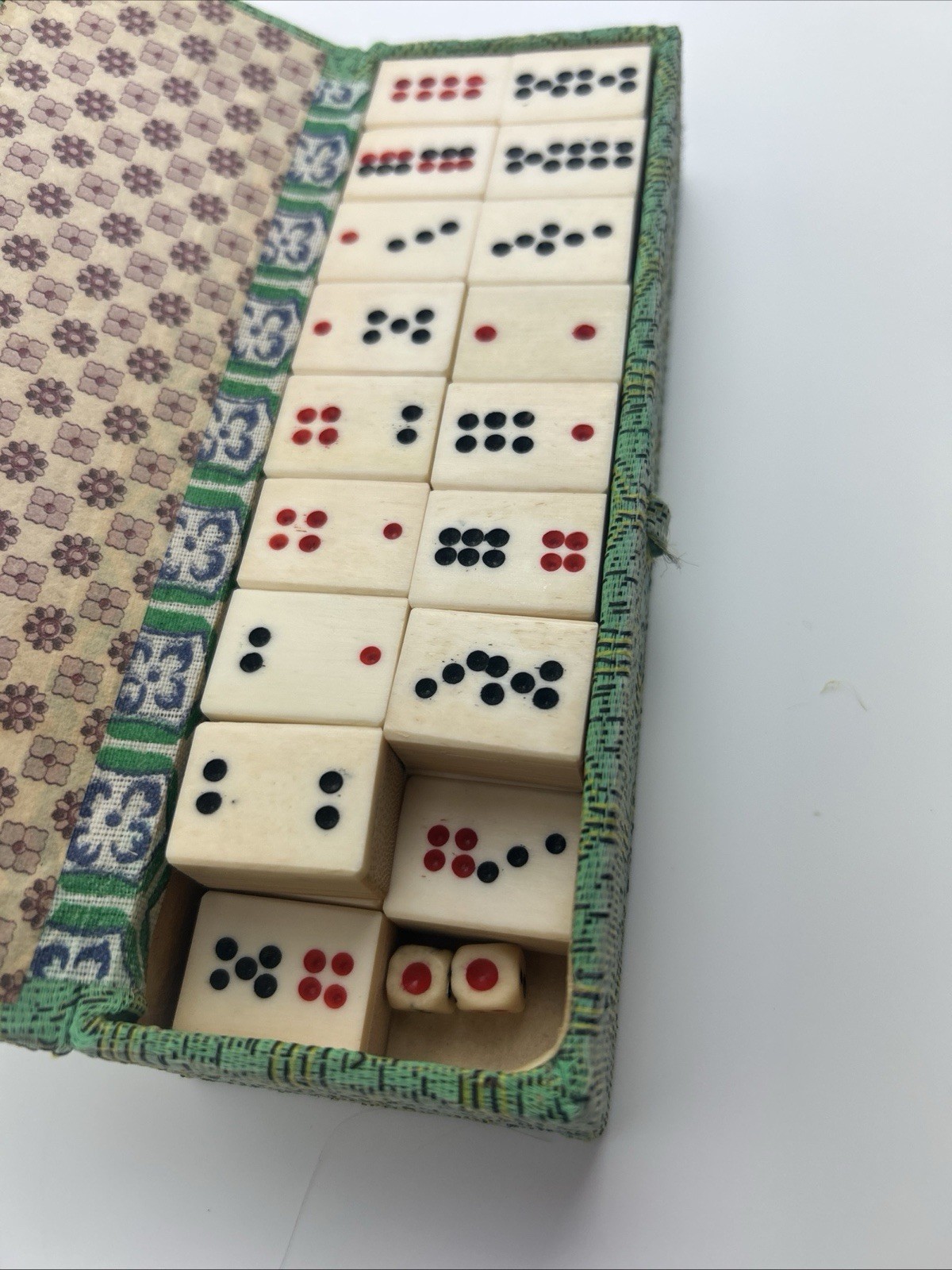 Antique Bone & Bamboo Pai Gow – RARE 32 Chinese Dominoes & Dice Decorative Box
