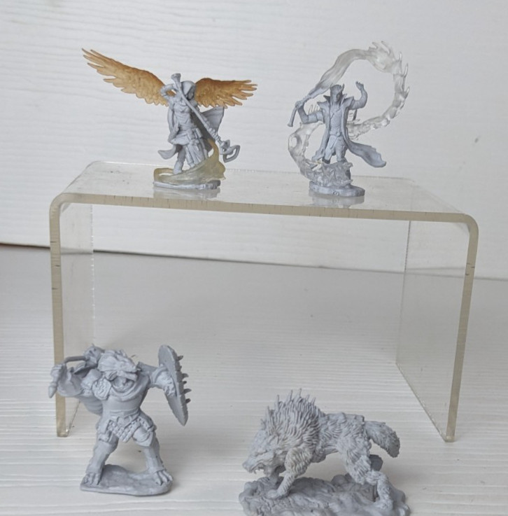 D&D Adventure Board Game Gray pieces miniature figurines sorcerer & more 4pc