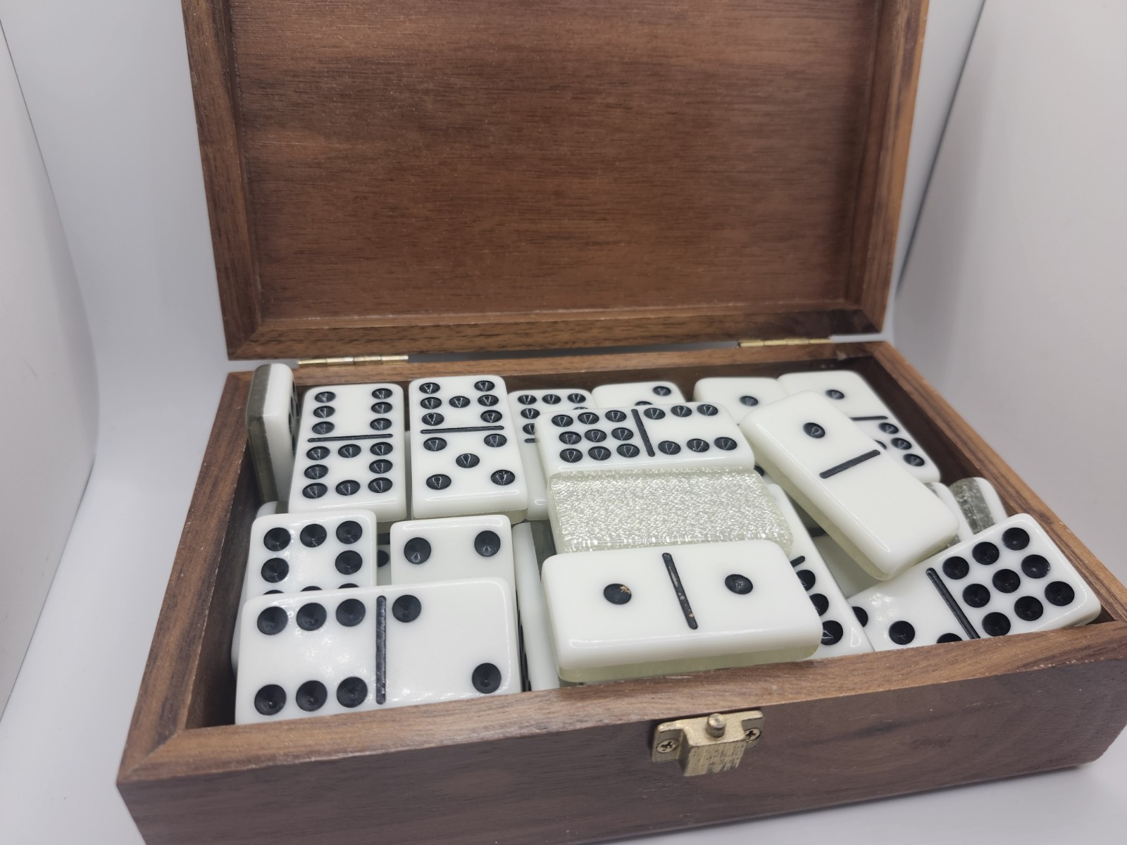 Pavilion Limited Edition Silver Glitter Sparkle Dominos Wooden Case Vintage