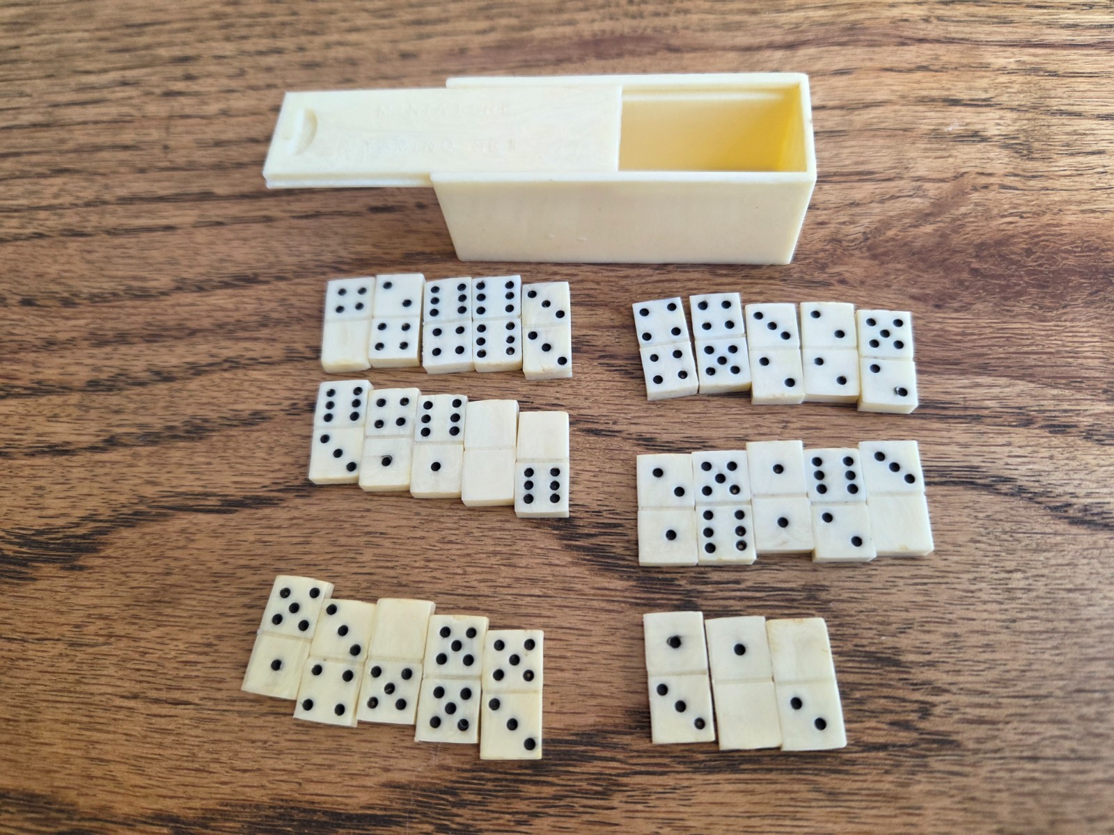 VTG Shackman Tiny Miniature Dominoes Set w/ Case Bone Color Made in Hong Kong