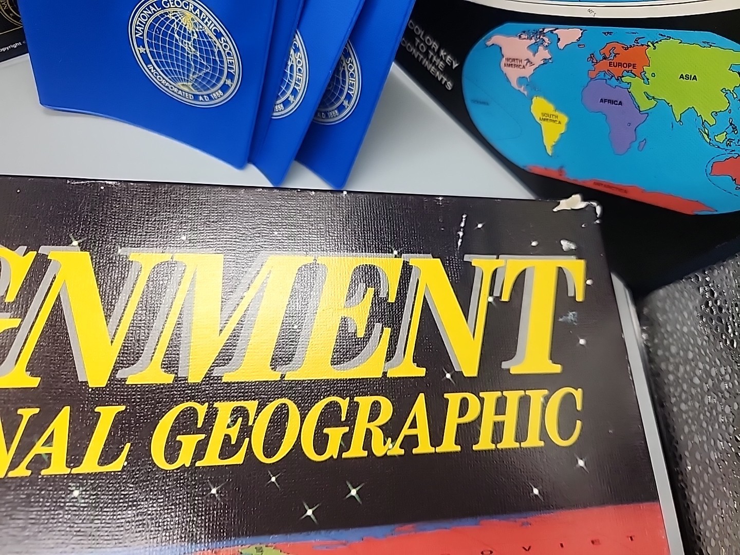 On Assignment With National Geographic Board Game. Complete 1990