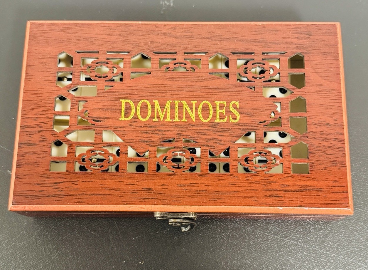 Dominoes Standard 28 Piece Set Double-Six Set Wooden Case Latch