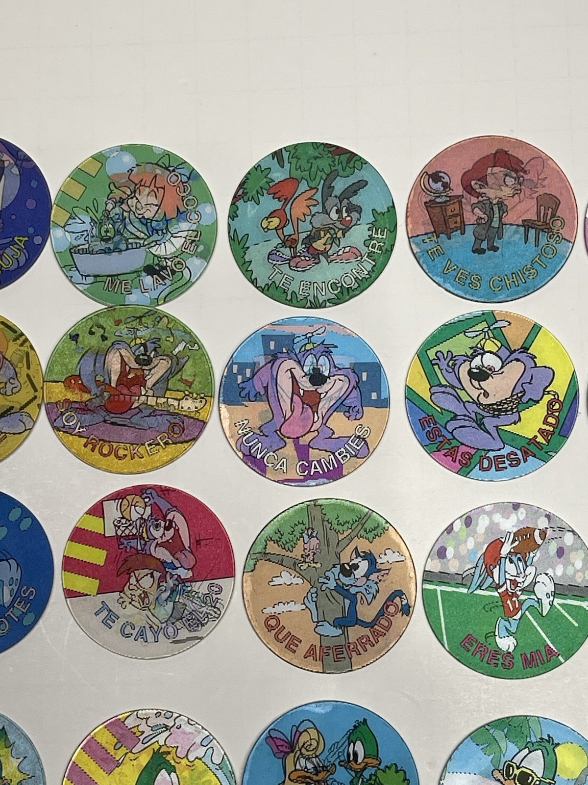 Vintage Set Of “40” LOONEY TUNES HOLOGRAPHIC TAZOS (POGS) /SABRITAS MEXICO 1994