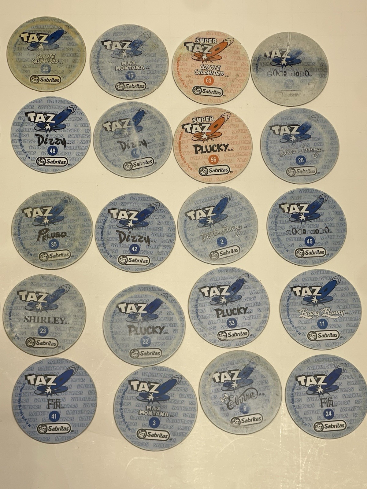 Vintage Set Of “40” LOONEY TUNES HOLOGRAPHIC TAZOS (POGS) /SABRITAS MEXICO 1994