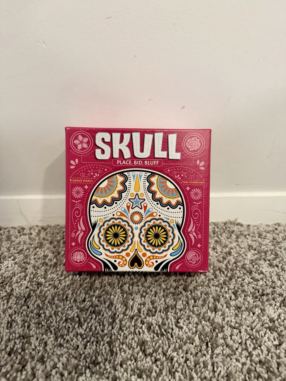 Skull Bluffing Card Game