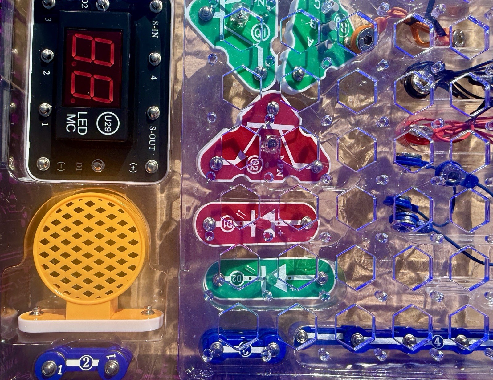 Elenco Snap Circuits Arcade Electronics Exploration Kit SCA200 STEM Toy Complete