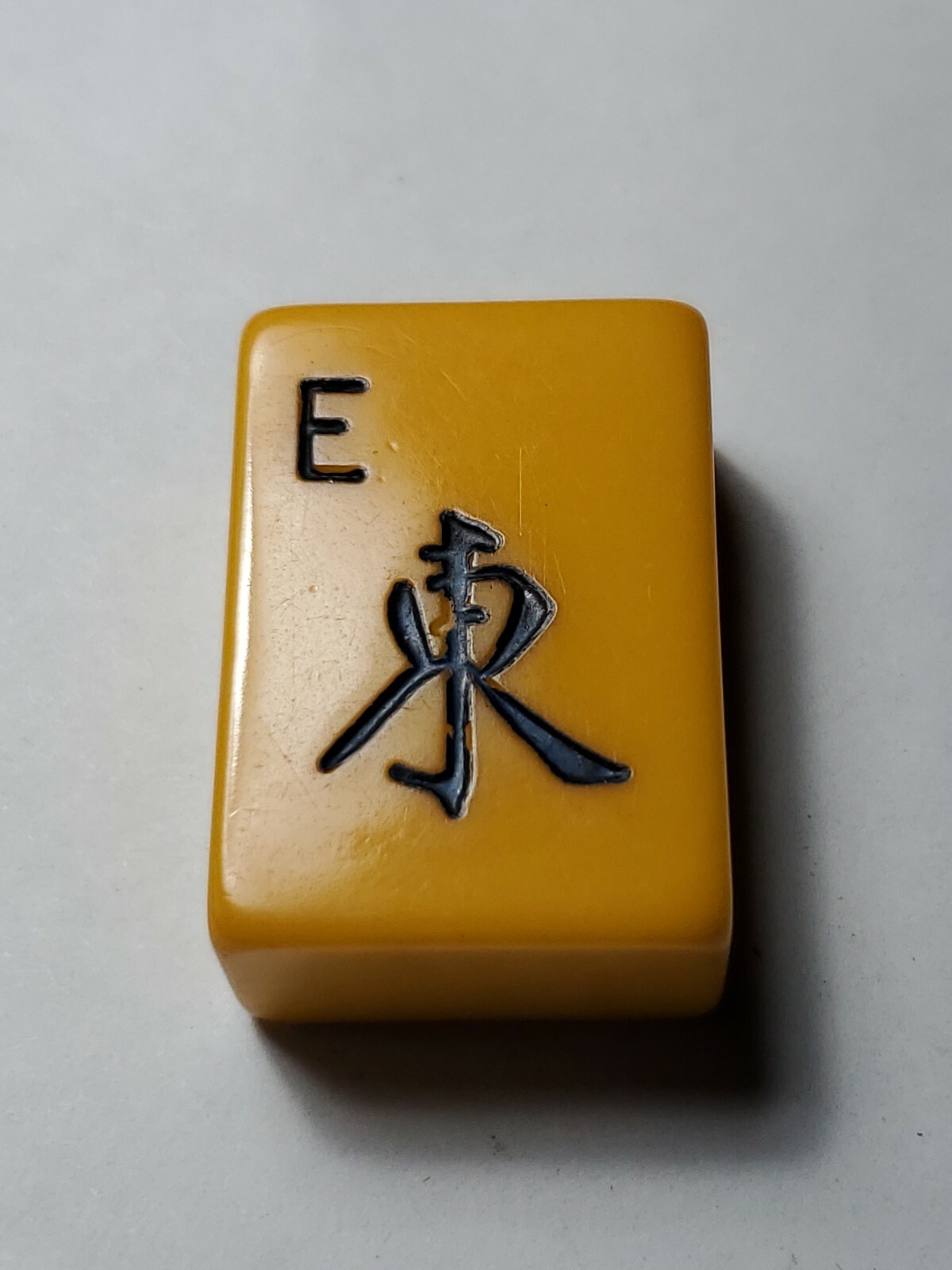 VINTAGE MAH JONG TILES CHINESE BAKELITE 1 1/4″ tall 7/8″ wide 1/2″ thick