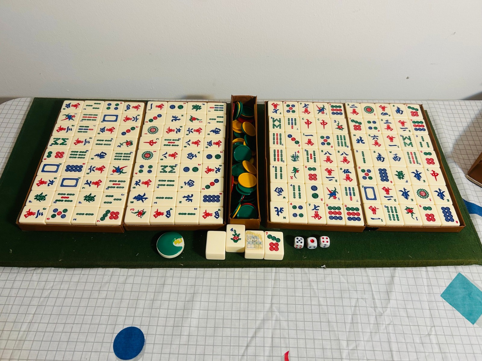 Vintage 1960s Chinese Mah Jong Game with Carrying Case Mahjong 148 tile count