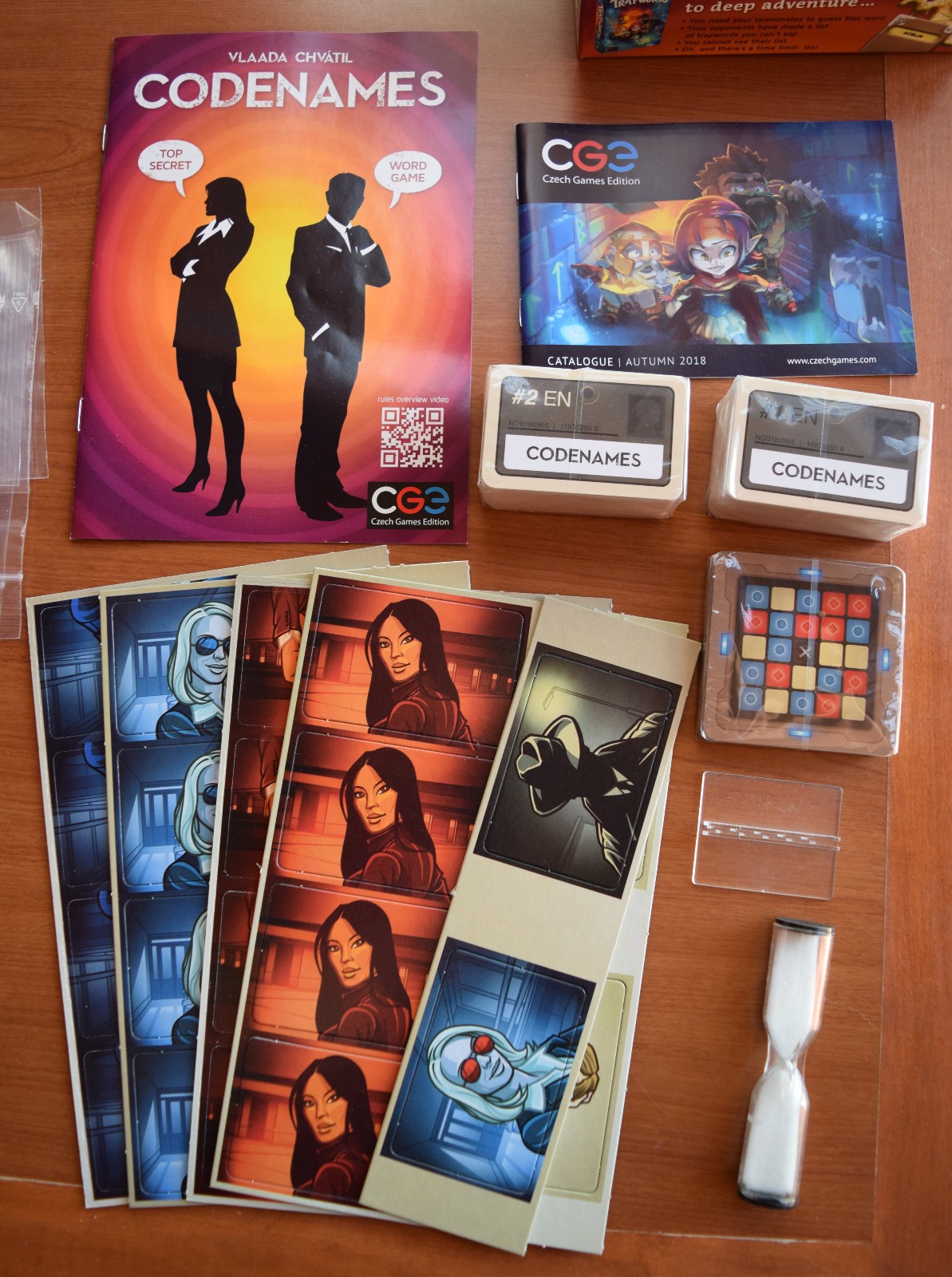 CODENAMES GAME LOT: CODENAMES, DUET, PICTURES – PLEASE READ DESCRIPTION SEE PICS