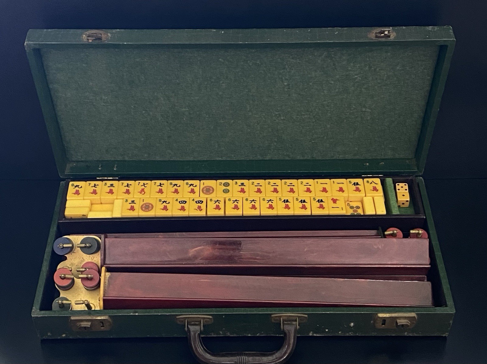 Nice Lot of 152 Vintage Bakelite Mah Jong Mahjong Tiles + 5 Racks W/ Case & Dice
