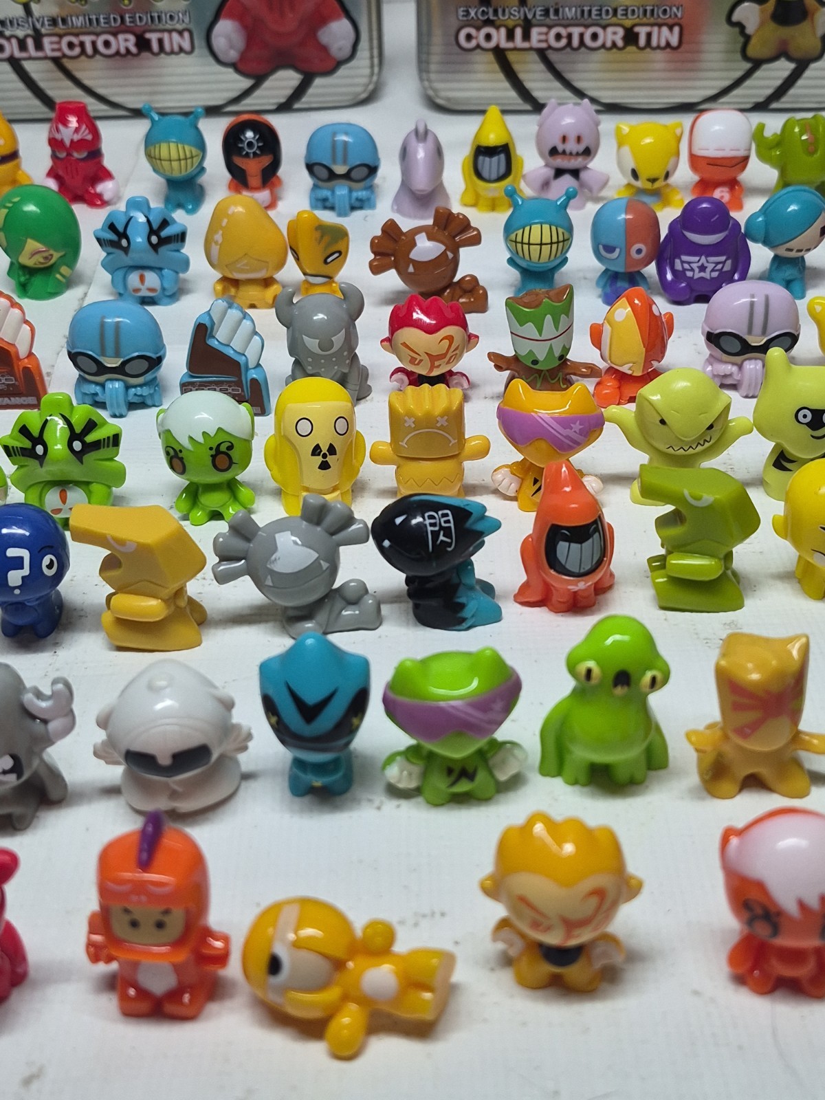 2010 JONA Gogo’s Crazy Bones Exclusive Ltd Edition Collector Tins 78 Figurines