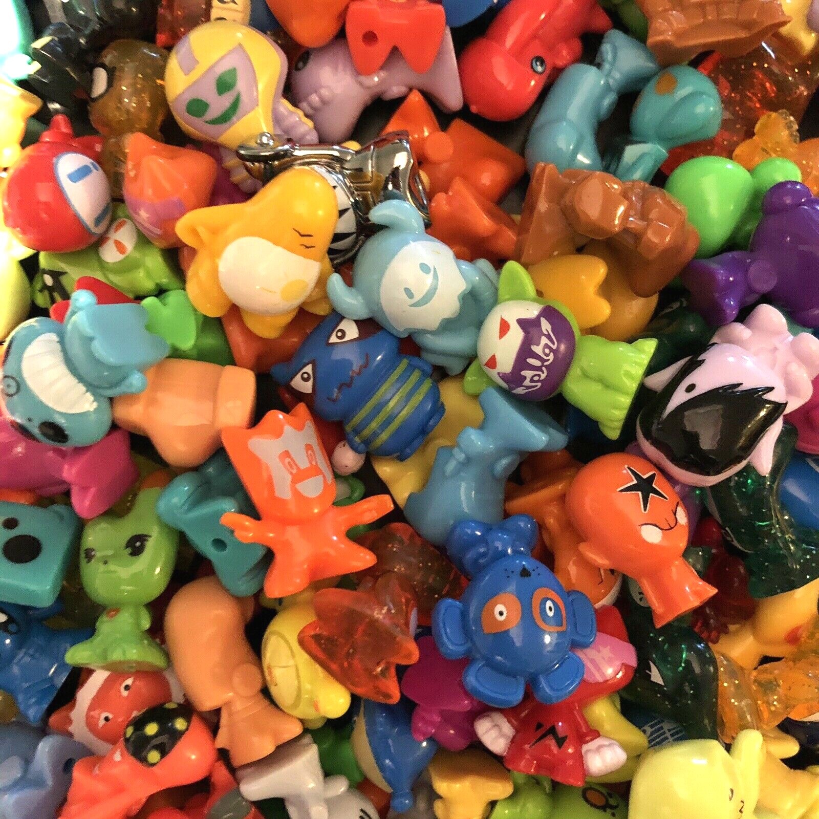 Lot of 25 Random ALL MODERN SERIES Gogos Crazy Bones gogo’s A Great Mix