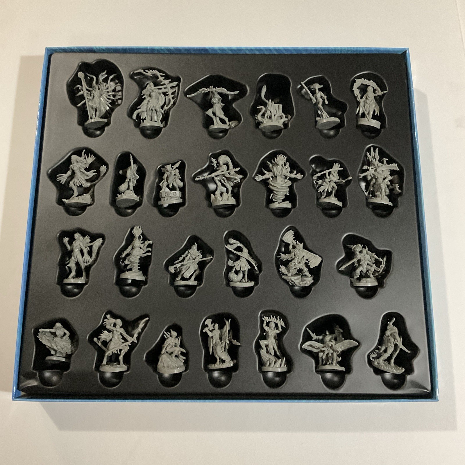 ROVE Board Game Addax Games – Miniatures + Deluxe Dice Set – Excellent Condition