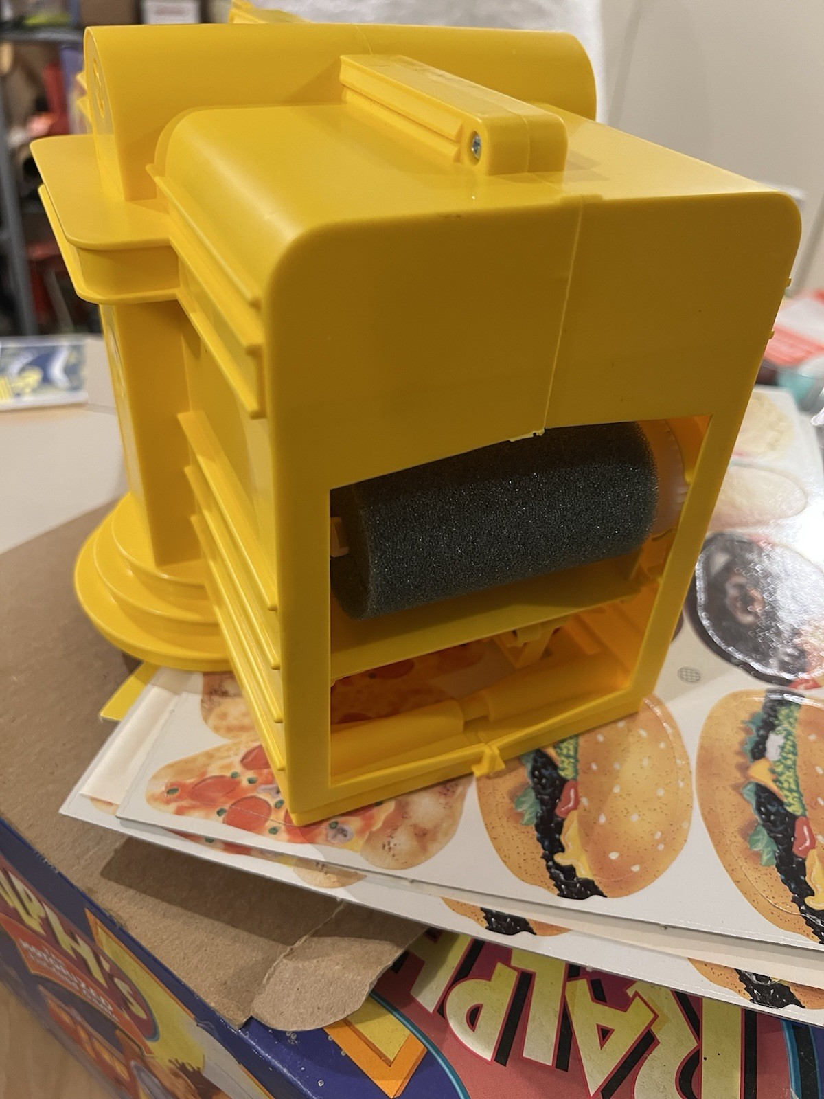 1992 Milton Bradley Eat At Ralph’s Motorized Fast Food Game COMPLETE Untested MB