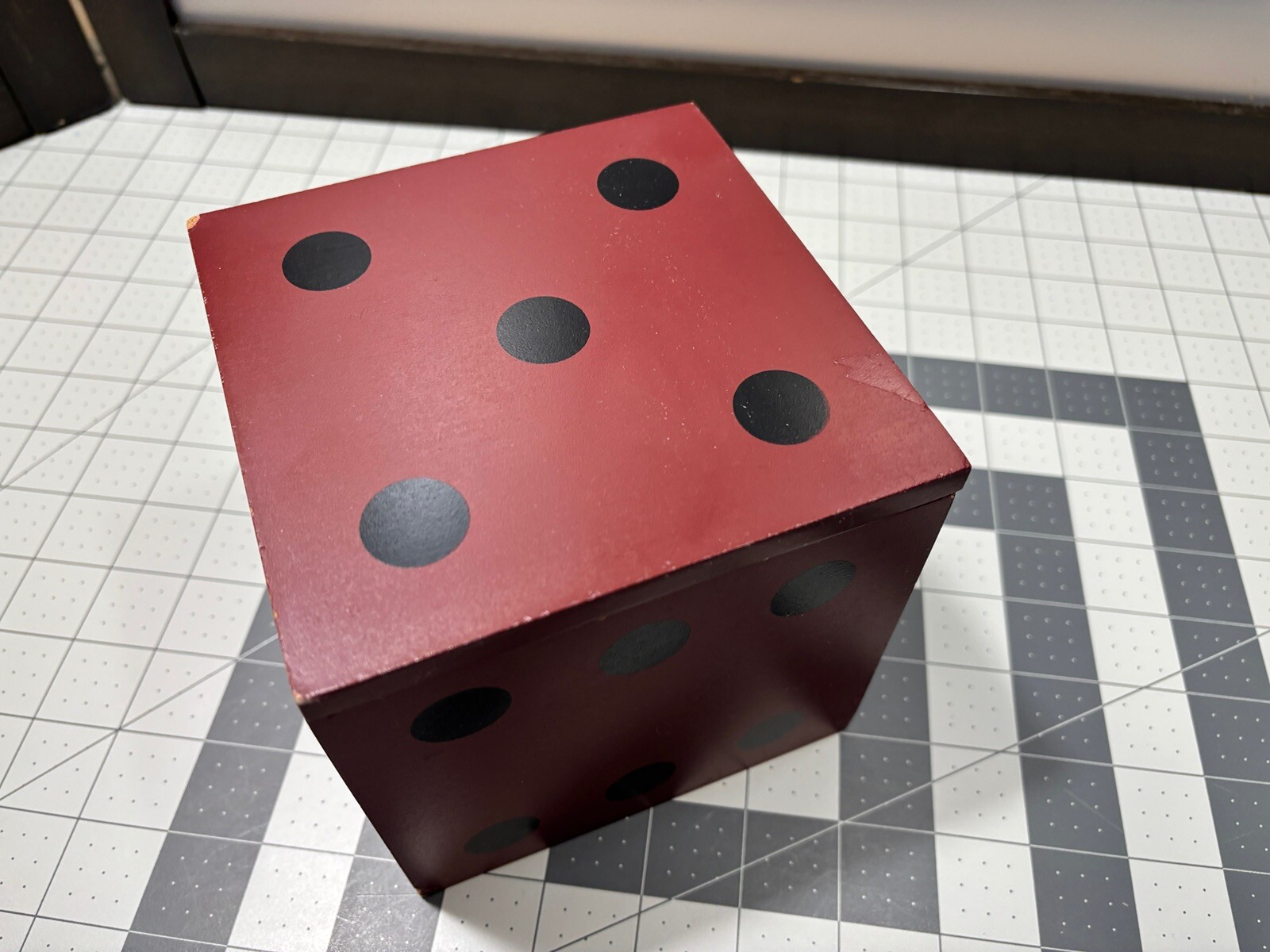 Red Wood Liars Dice Game Box Die Cube Storage Complete Front Porch Classics 2010