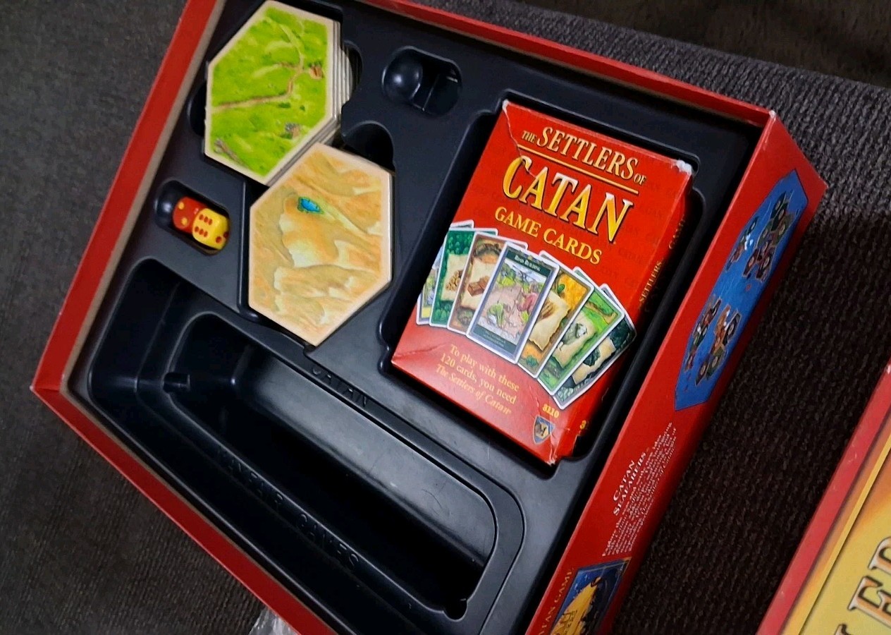 The Settlers of Catan 4th Edition Mayfair Games 2007 #3061 ALMOST COMPLETE READ