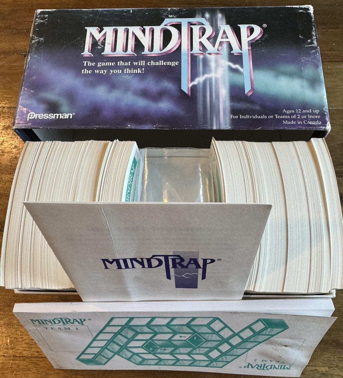 MINDTRAP 1996 Pressman Puzzle/Mystery/Problem Solving card-based game