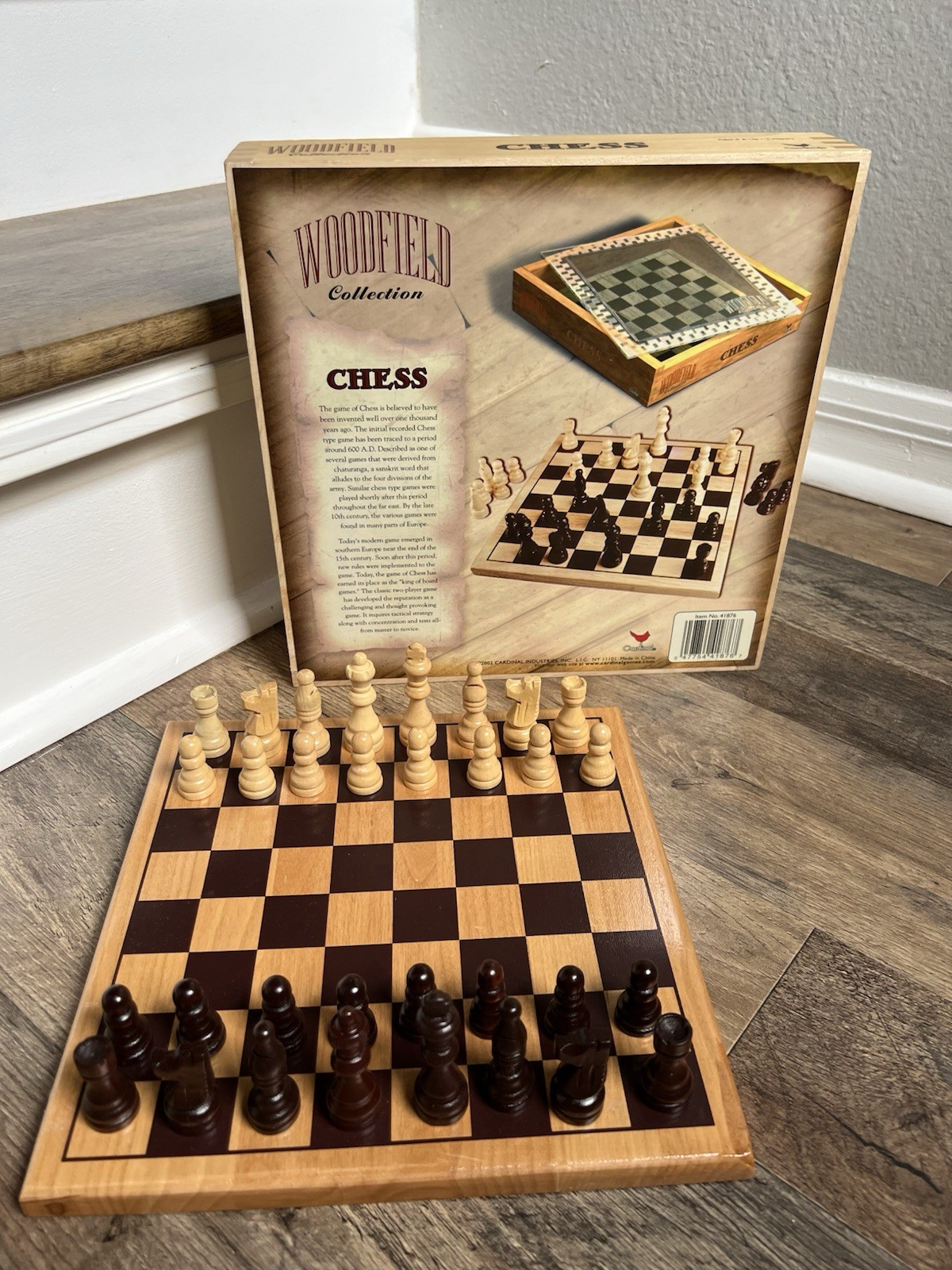 2002 VTG Cardinal Woodfield Collection Wood Chessboard Set & Container