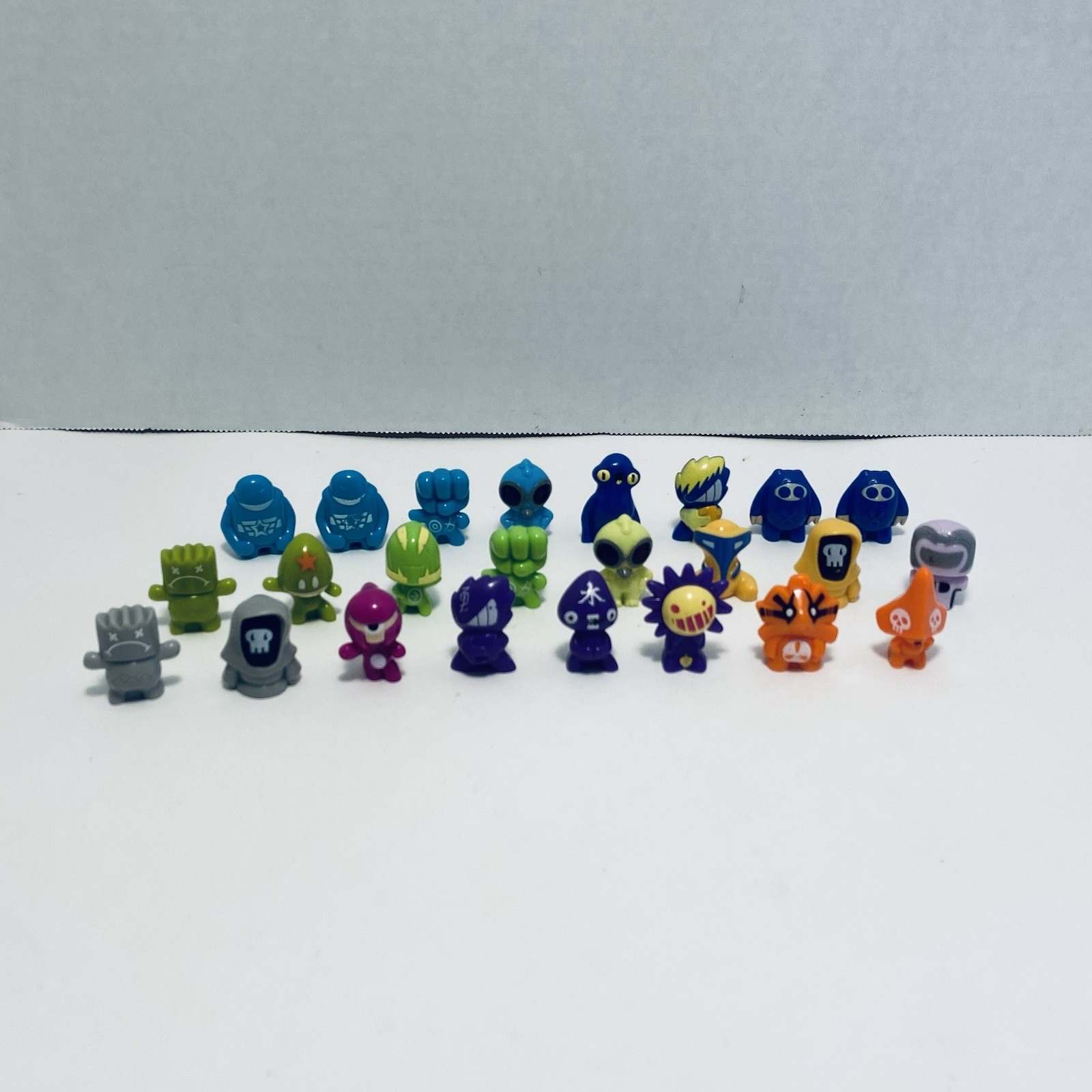 Gogos Crazy Bones Lot of 24 figures Mini Toy pieces