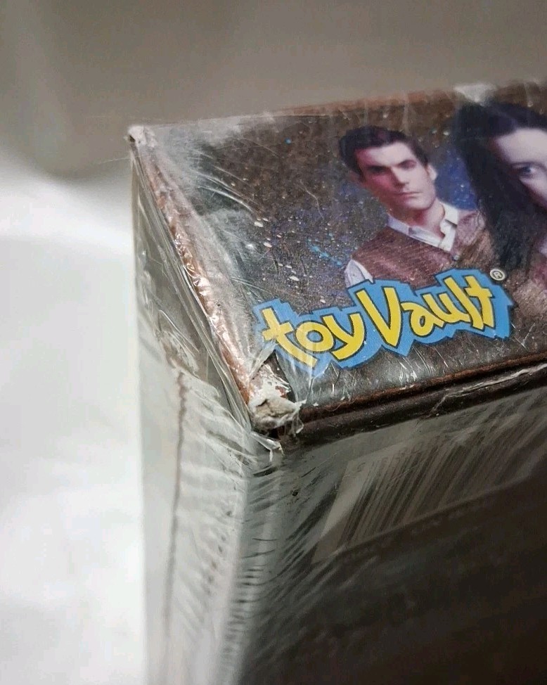2014 Firefly – Fistful of Credits Board Game Toy Vault NEW Damaged Box