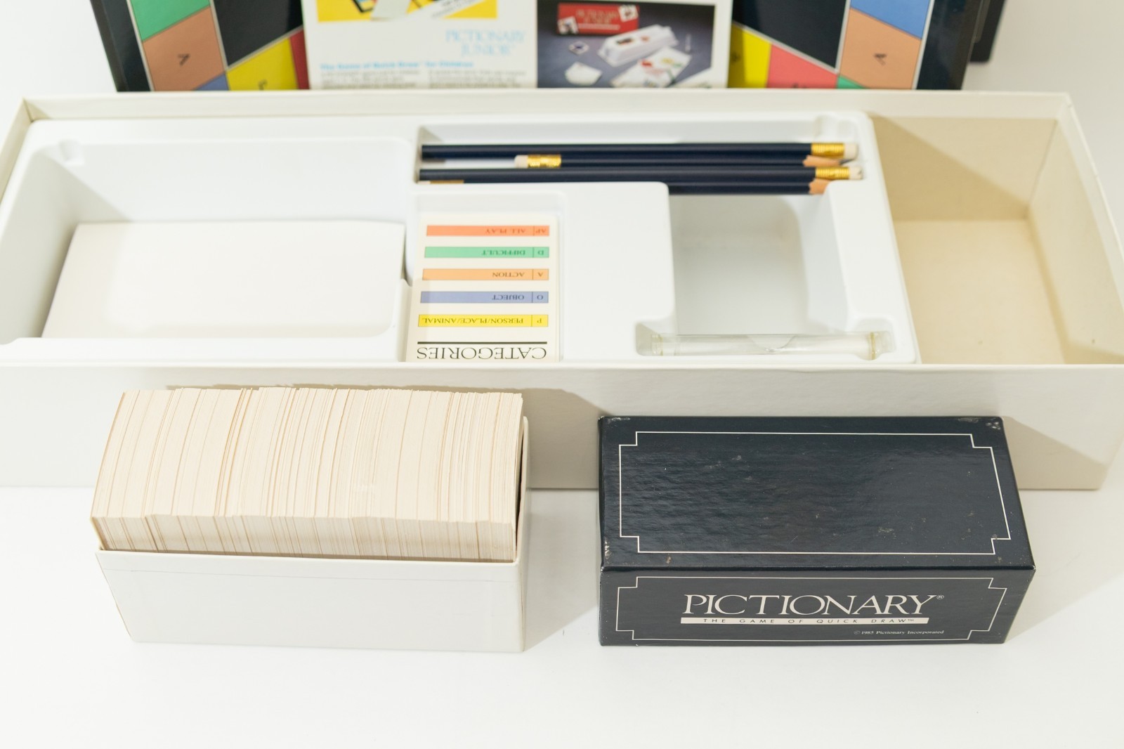 First Edition – Boxed PICTIONARY Drawing Game Original Vintage 1985 – COMPLETE 9
