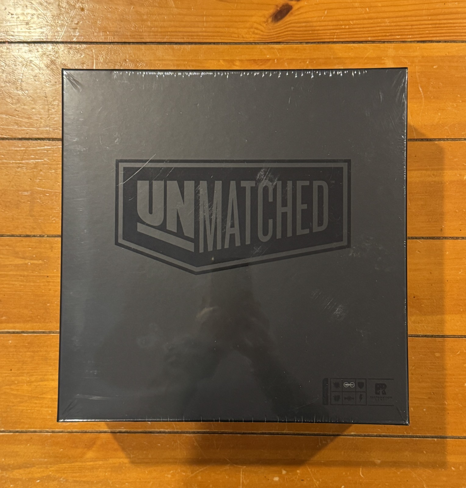 Unmatched Battle Box Storage System – Iconic design with 12 hero stands NEW