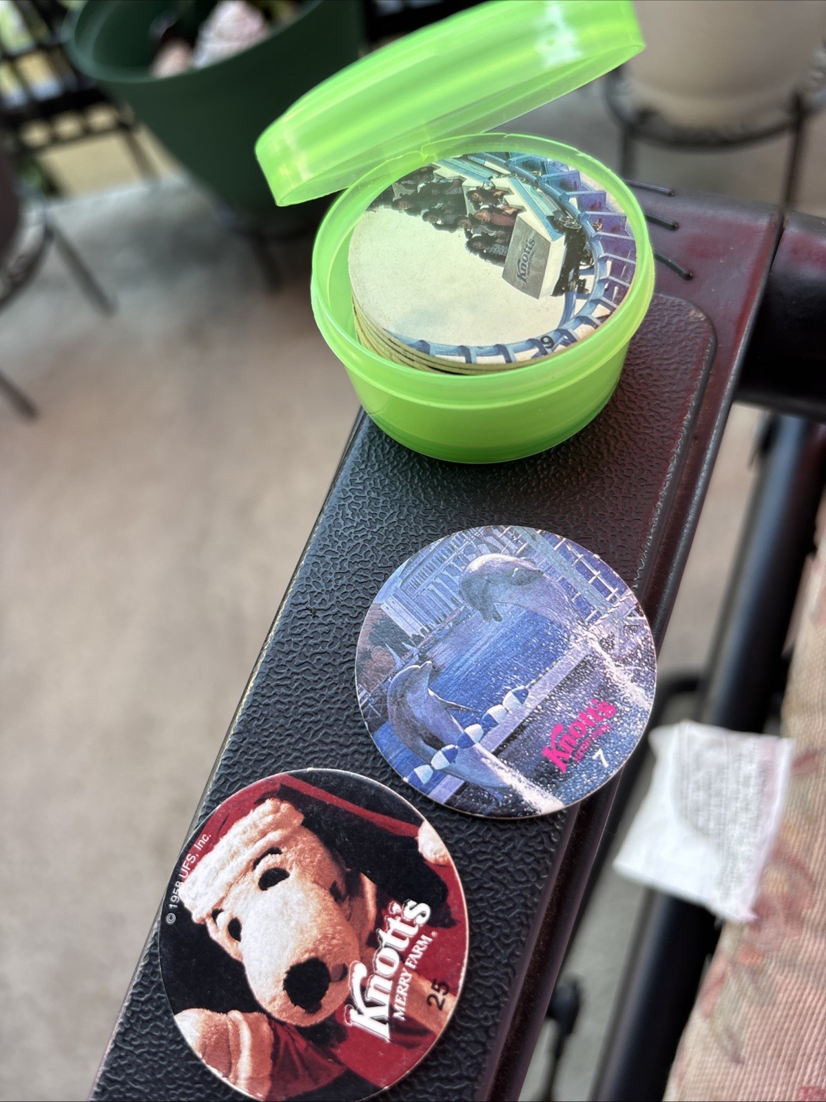 Knotts Berry Farm Pogs Lot Of 15 W/ Ultrarek Case