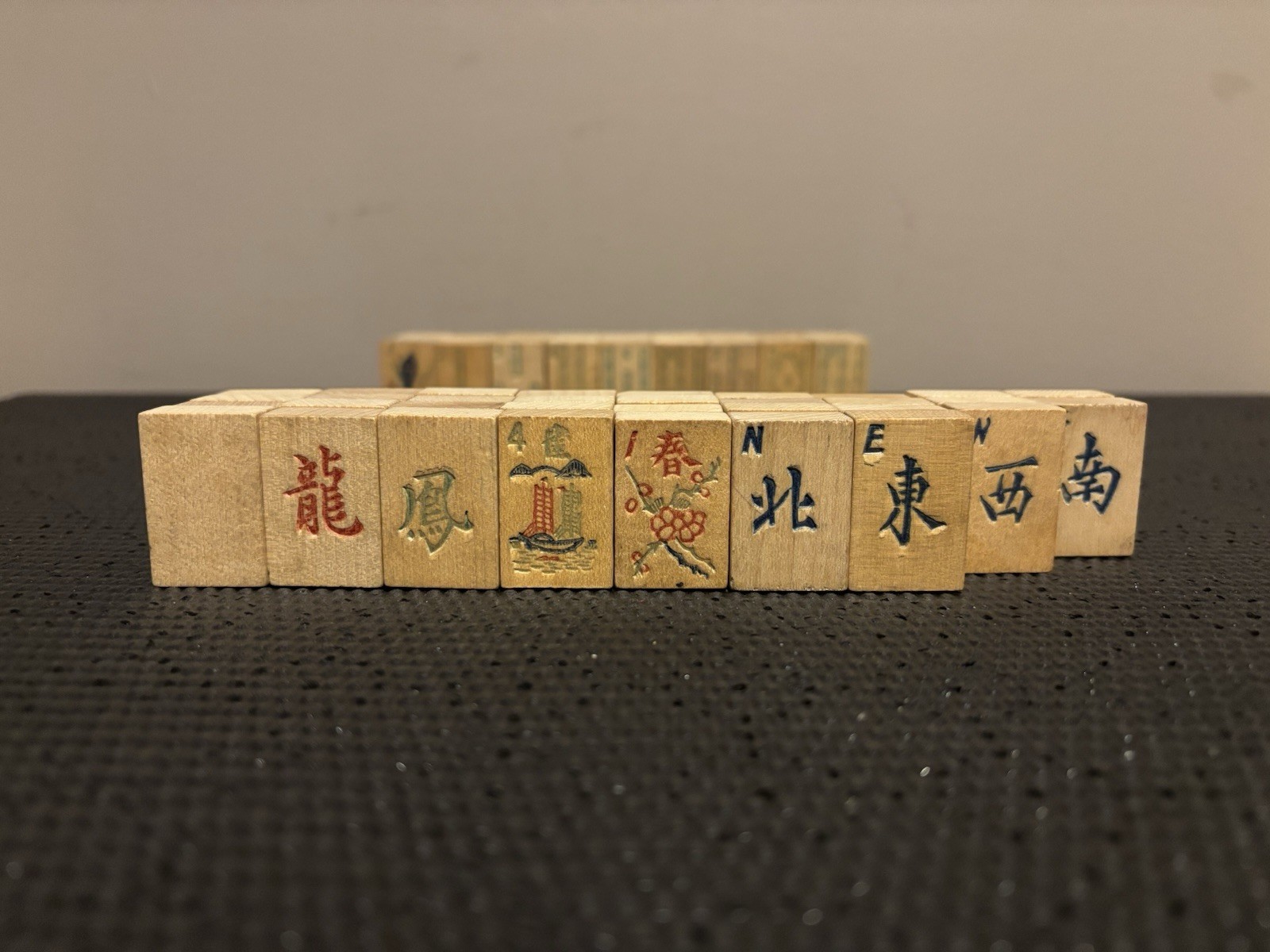 Vintage 1923 Parker Brothers Mah-Jongg 139 Wooden Celluloid Tiles 97% Complete