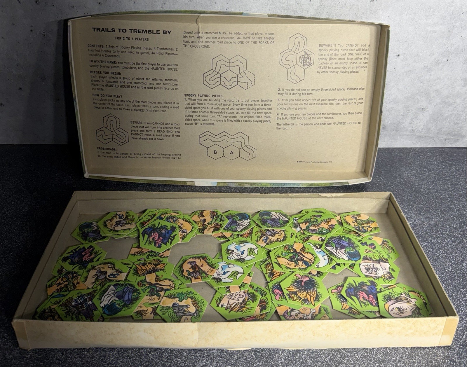 Vintage Whitman Trails to Tremble by – Scarey Crossroads Game – Complete 4702