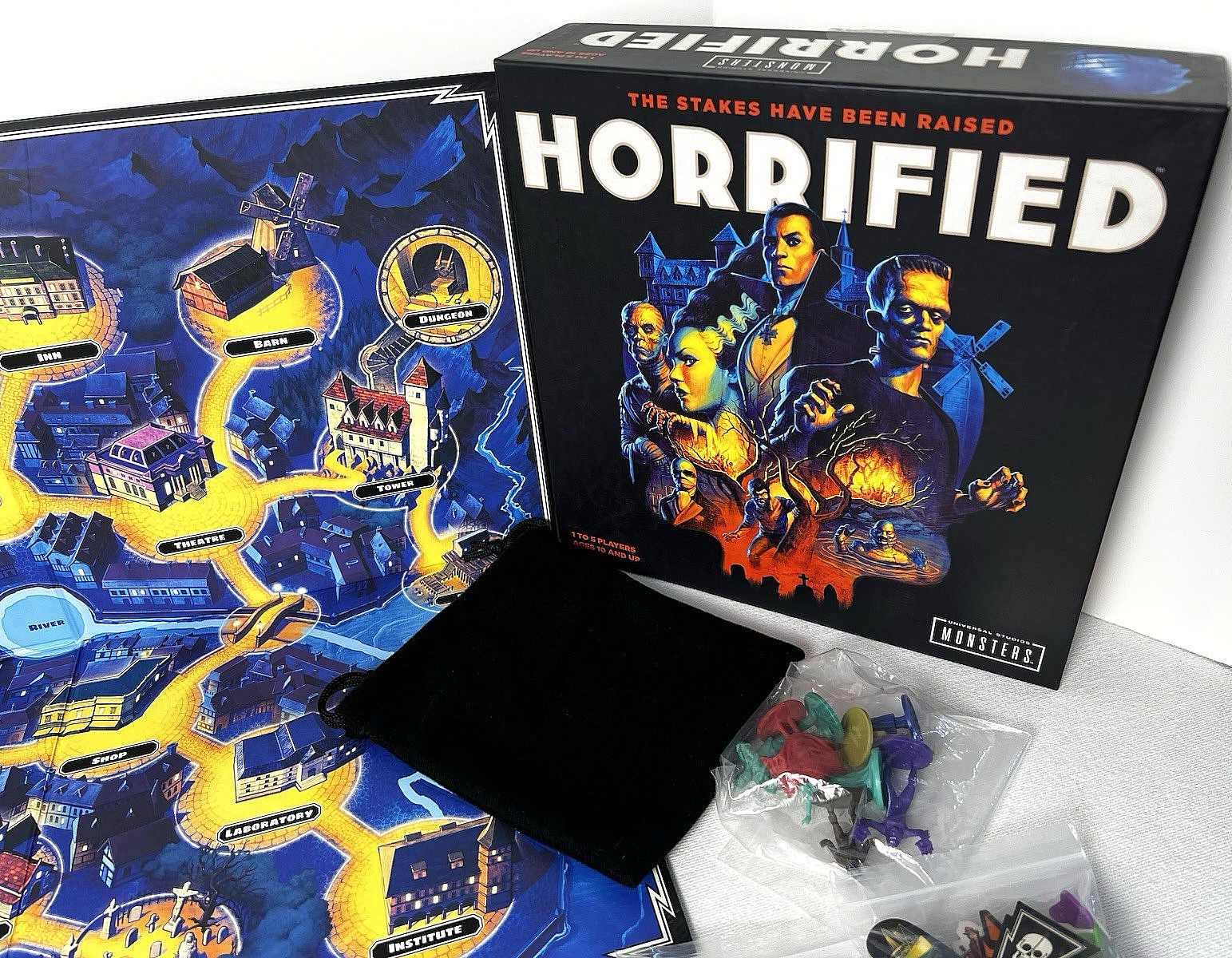 HORRIFIED: Universal Studios Monsters, co-op game, 2019 Ravensburger, COMPLETE