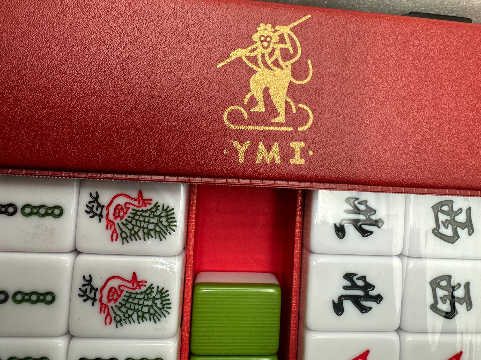 Yellow Mountain Imports Chinese Mahjong Set Rouge Heritage 146 Medium Tiles