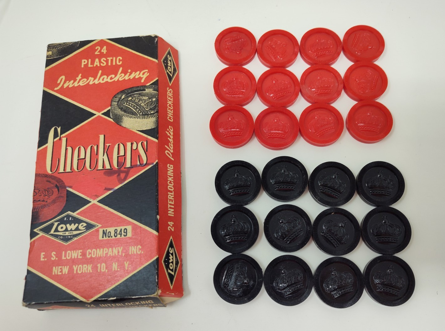 Vintage E.S. Lowe 24 Plastic Red/Black Interlocking Checkers No 849 ST33