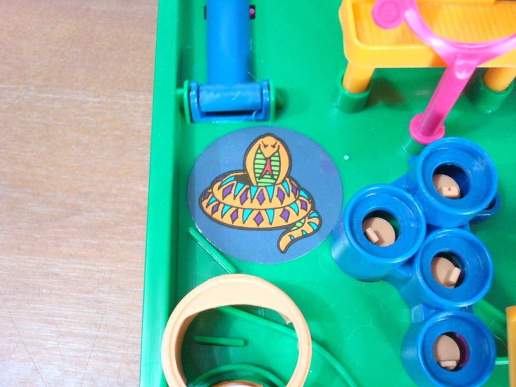 VTG 1991 Snafu Tomy Screwball Scramble Run Yourself Ragged Marble Maze 2 Marbles
