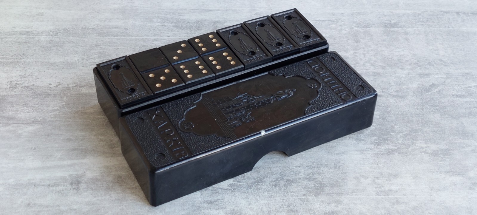 1960’s USSR Soviet Ukraine Dominoes KHARKIV in Bakelite Original Box 16+
