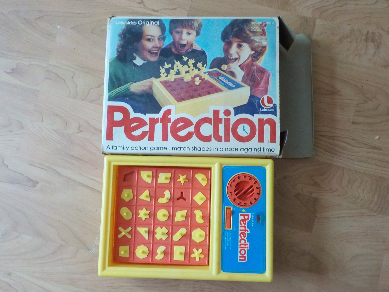 LAKESIDES PERFECTION GAME FOR ANY NUMBER OF PLAYERS MATCH SHAPES BEFORE IT POPS