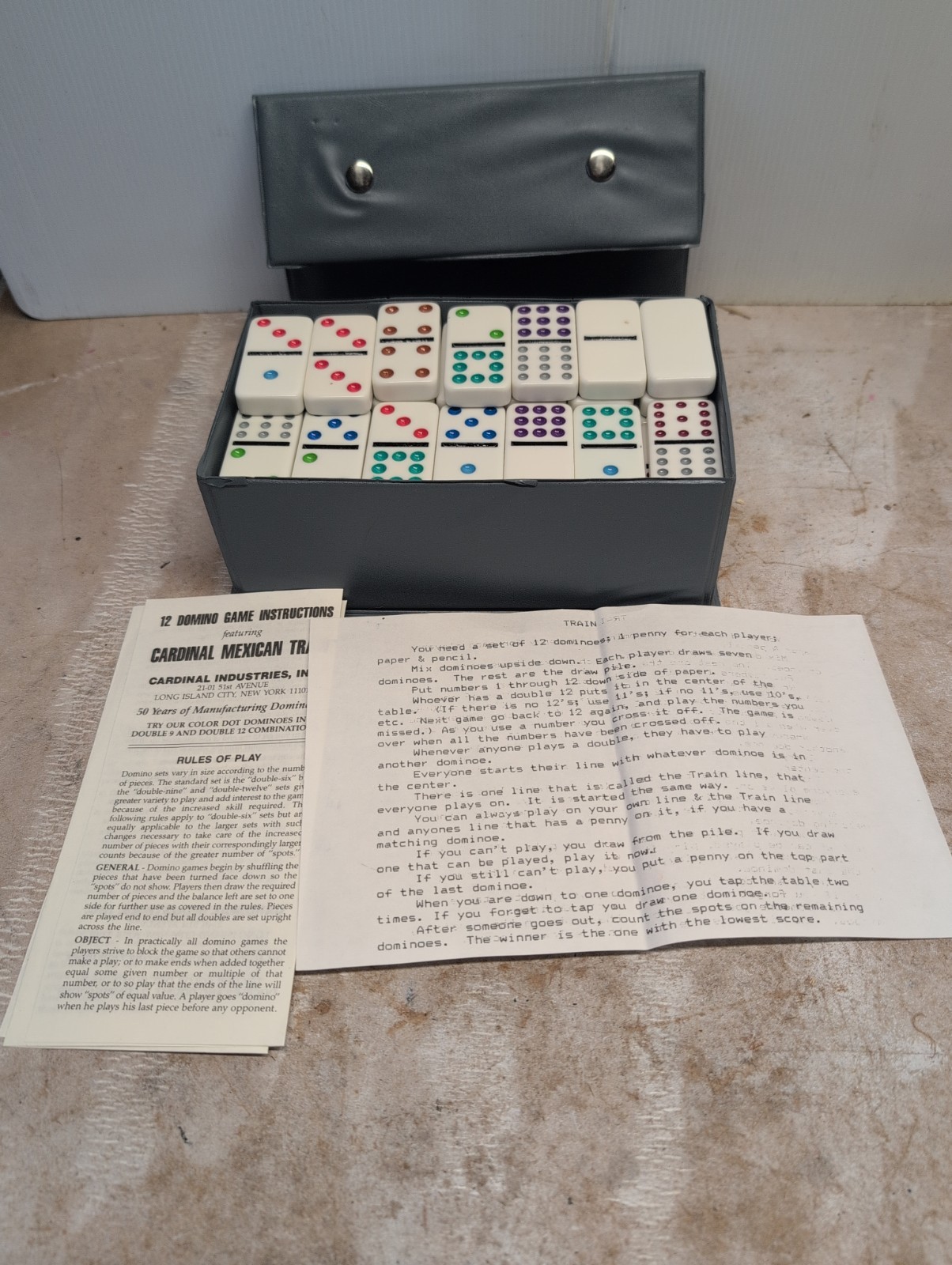 VTG DOMINO GAME SET OF 91 CARDINAL ‘COLOR DOT’ DOMINOS GRAY SNAP VINYL CASE 1994