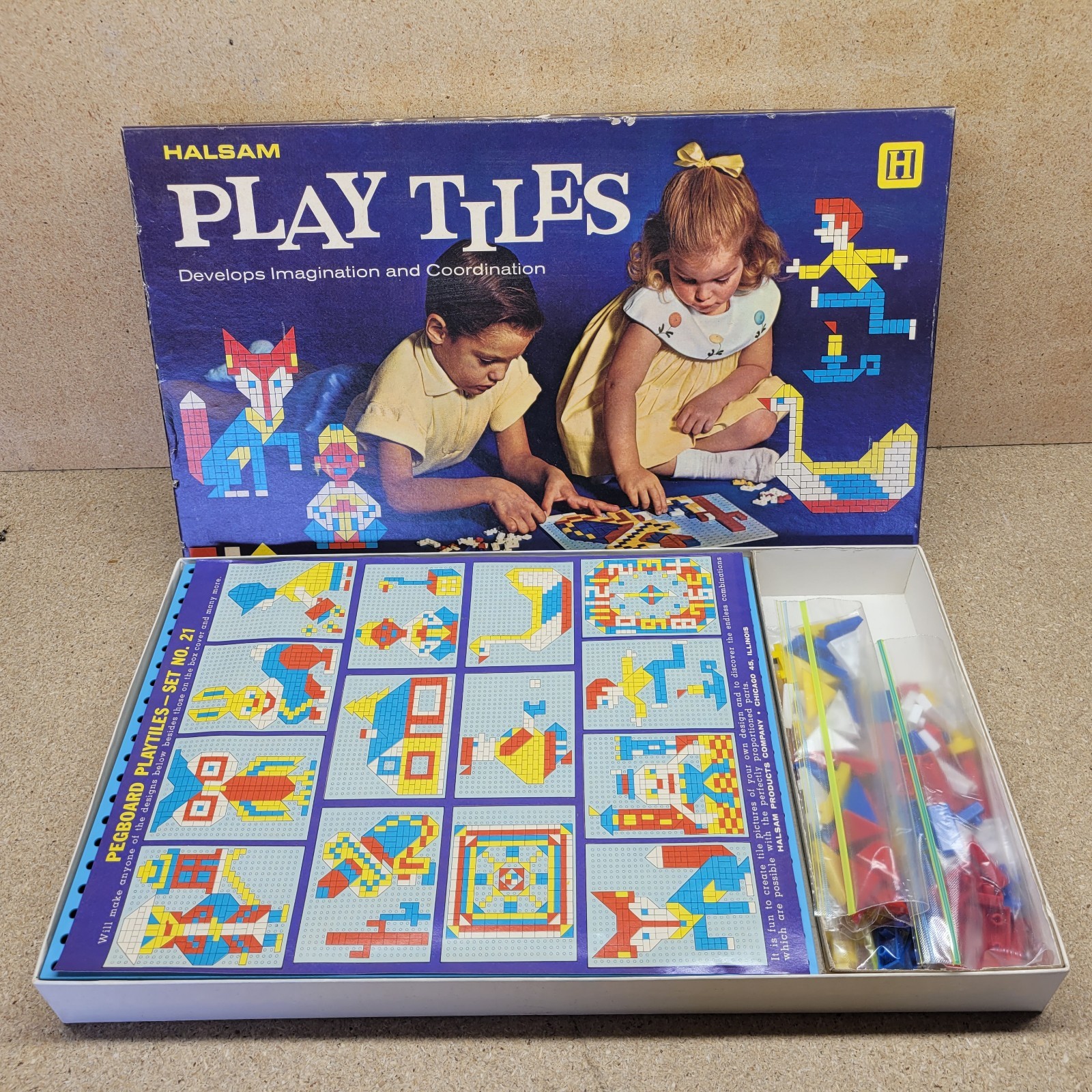Vintage Halsam Play Tiles – Plastic Peg Board 221 Colored Pieces & Picture Guide