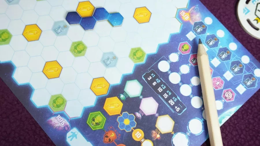 Distant Suns .. Draft & Write Board Game .. Chart Outer Space!