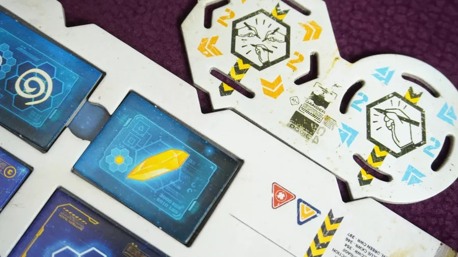 Distant Suns .. Draft & Write Board Game .. Chart Outer Space!