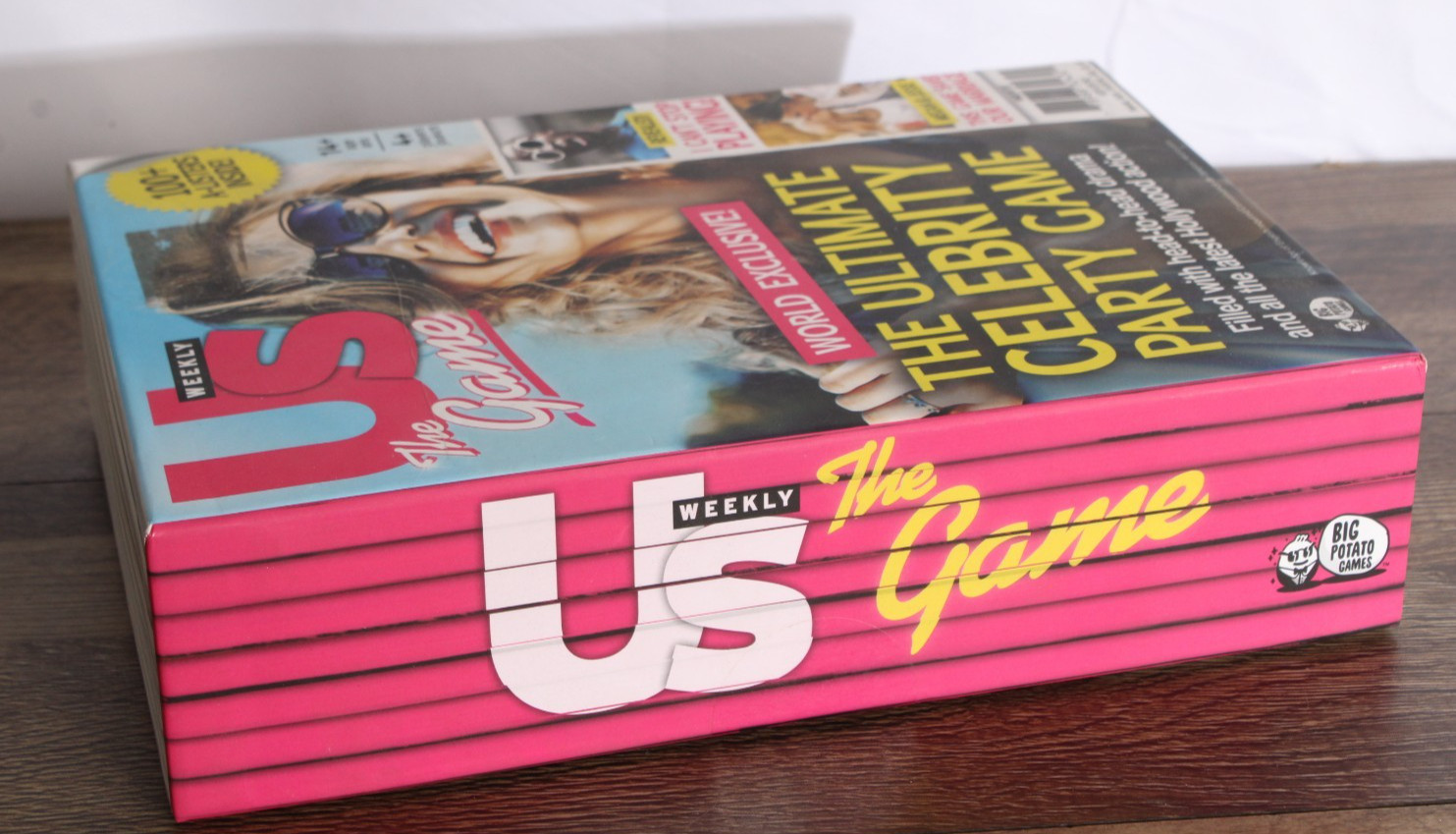 Us Weekly The Star-Studded Party Game for Adults and Teens Ages 14 and up-NEW