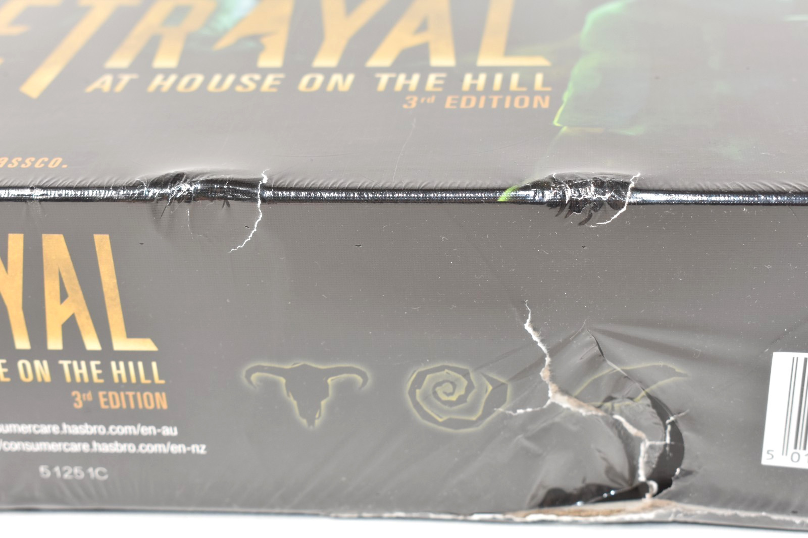 Betrayal at the House on the Hill Board Game 3rd Edition DAMAGED BOX Avalon Hill