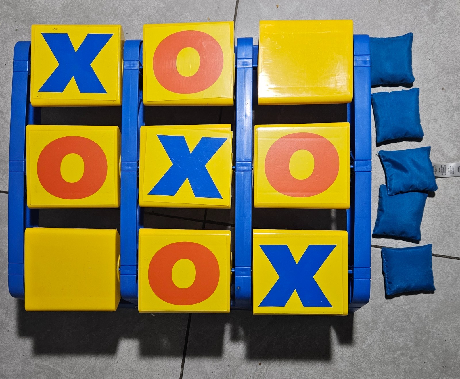 Cardinal Toss Across Game Large multi-player, uses strategy and fun with hand ey