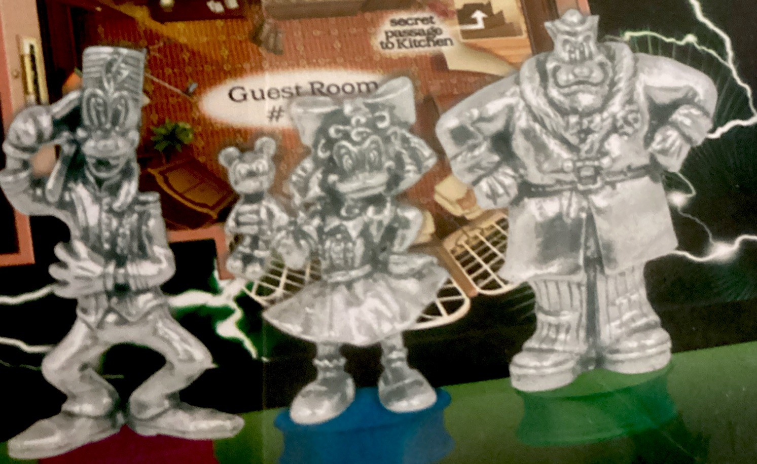 Disney Parks CLUE Twilight Zone Tower of Terror Board Game In Tin Die Glows NEW