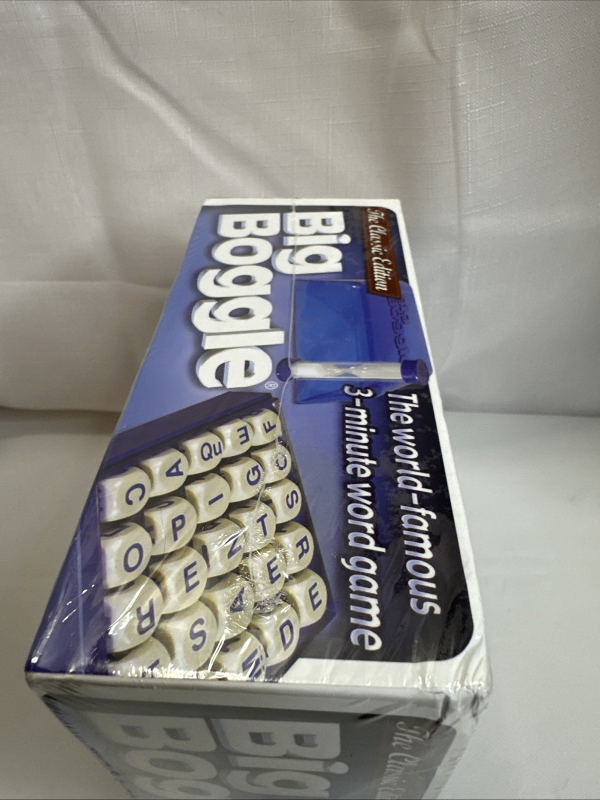 BIG BOGGLE Classic Edition Word Game – Family Game Night Kids 8+ & Adults
