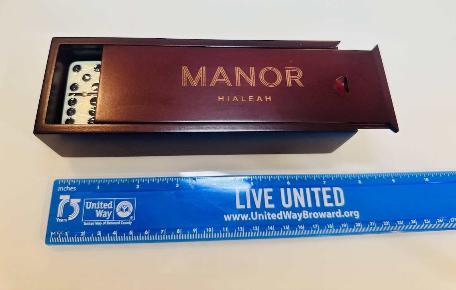 Dominoes Set of 28 MANOR Hialeah in Wooden Case NEW