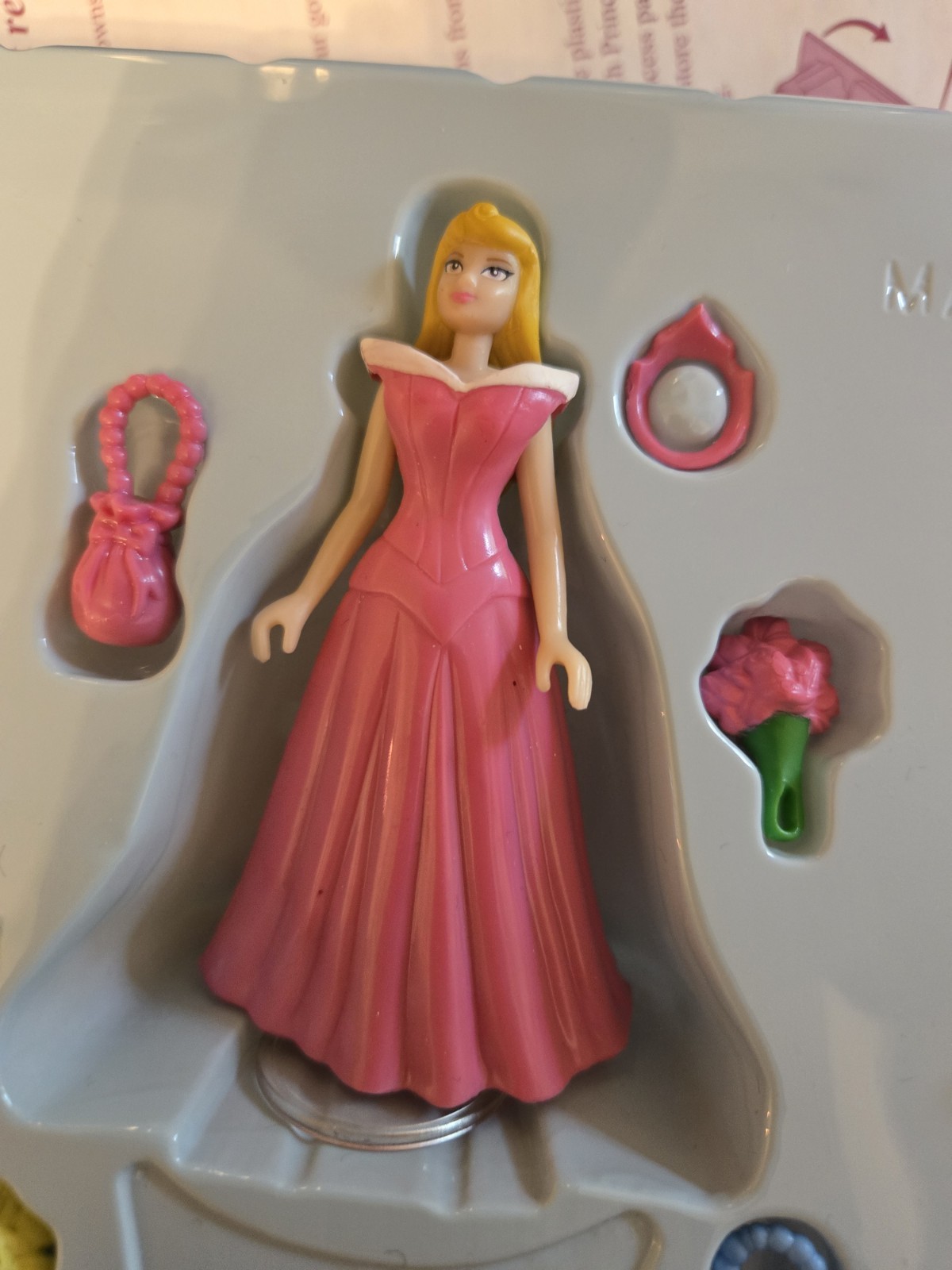 Disney Princess Gowns & Crowns Game 2005 MB Complete